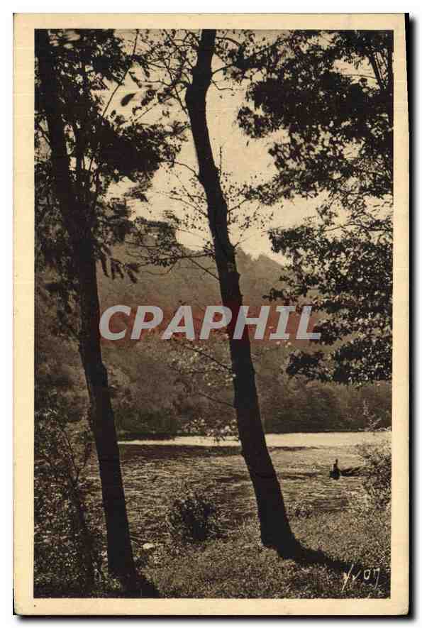 CPA Beaulieu Correze Paysage printannier sur les bords de la Dordogne 