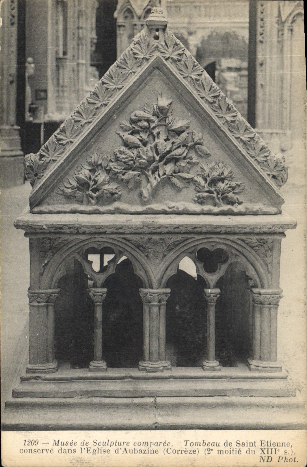 CPA Musee de Sculpture comparee Tombeaux de Saint Etienne 