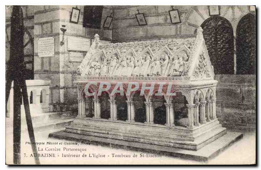 CPA Aubazine Interieure de L'Eglise Tombeau de St Etienne 