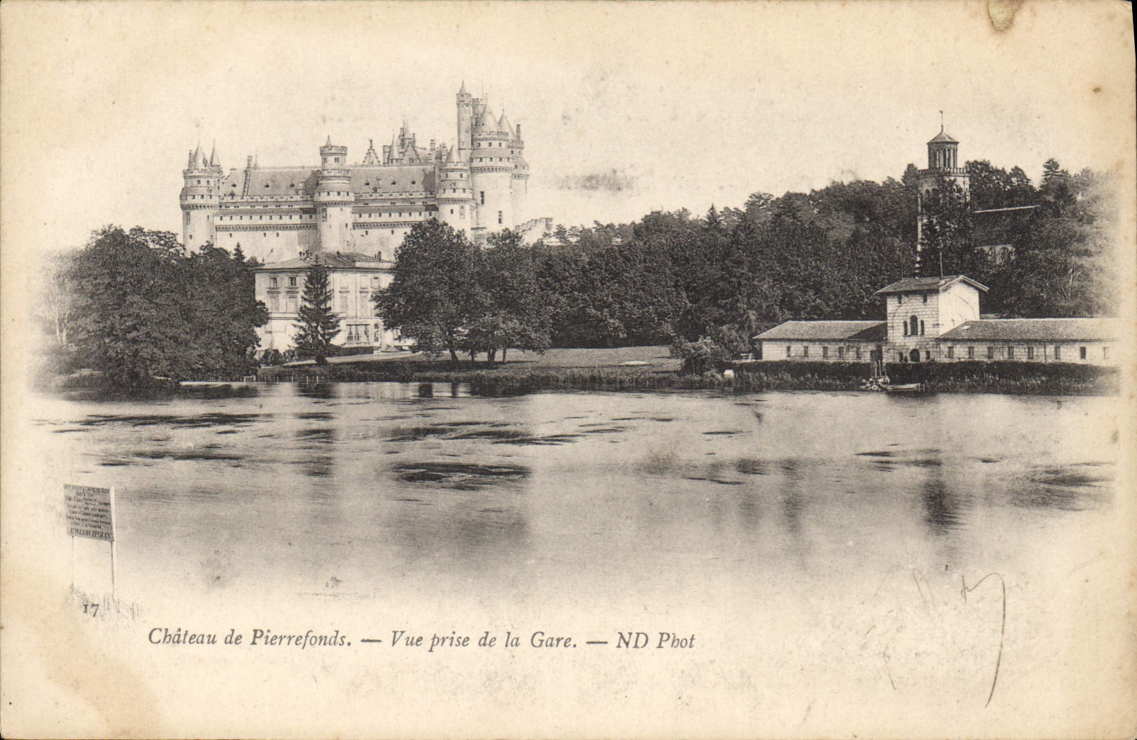 Château de Pierrefonds — Vue prise de la Gare — ND Phot