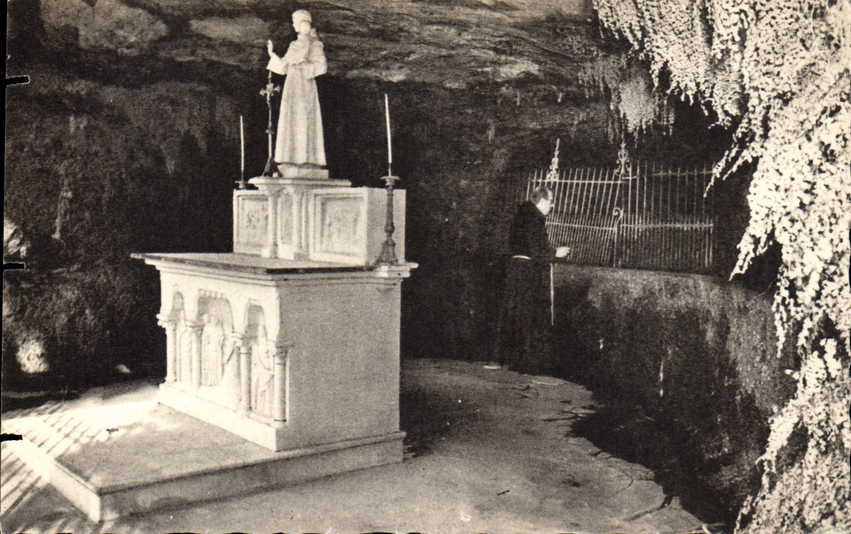 CPA Grotte de Saint Antoine et sourse de la Fontaine 