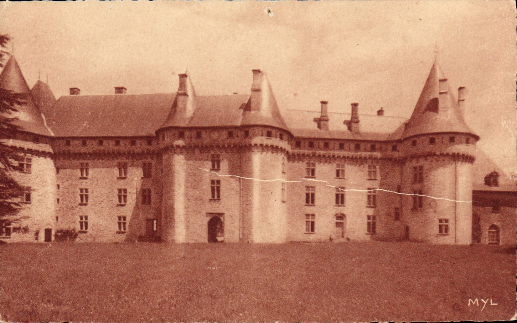 CPA La Correze Illustre Le Chateau de Pompadour 