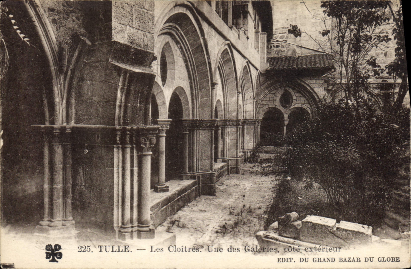 CPA Tulle Les Cloitres Une des Galeries cote Exterieur 