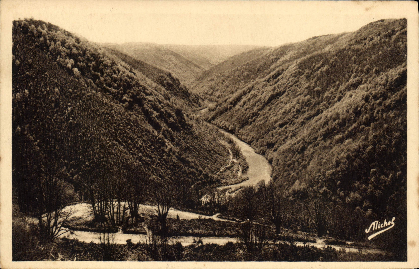 Gorges de la Dordogne — Vue panoramique sur Gleny — Éditions Michel