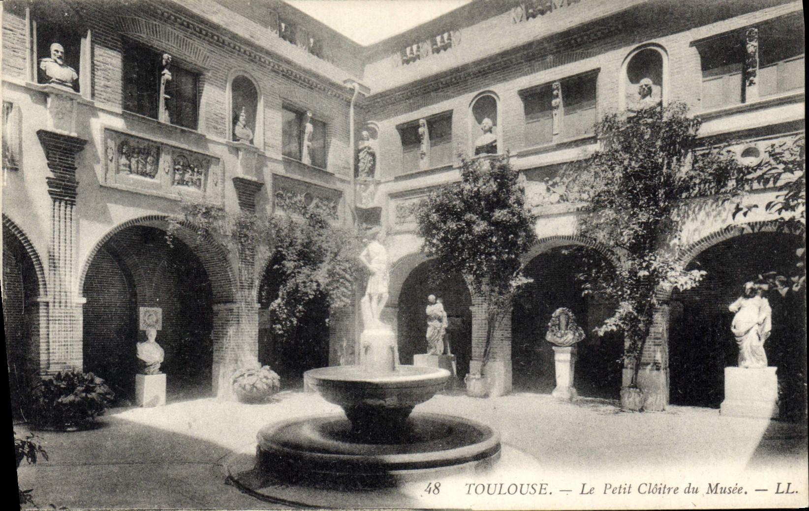 Toulouse — Le Petit Cloître du Musée — LL, n°48