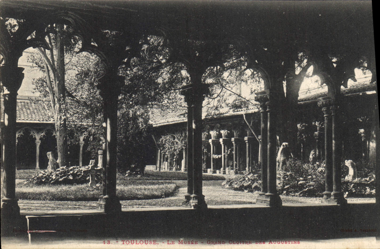 Toulouse - Le Musée - Grand Cloître des Augustins — cliché A. Toulout