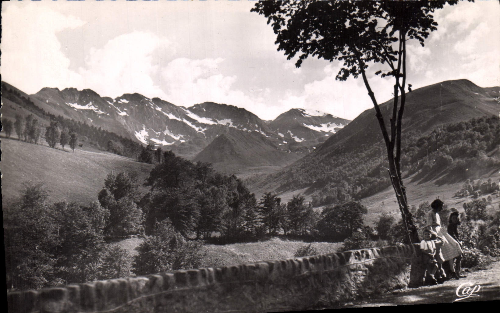 Vue sur les Agudes — Gouaou de l'Arboust — éditeur Cap