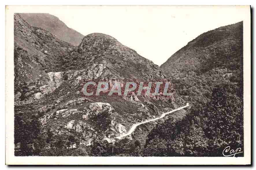 CPA Luchon Entree de la route du Portillon 