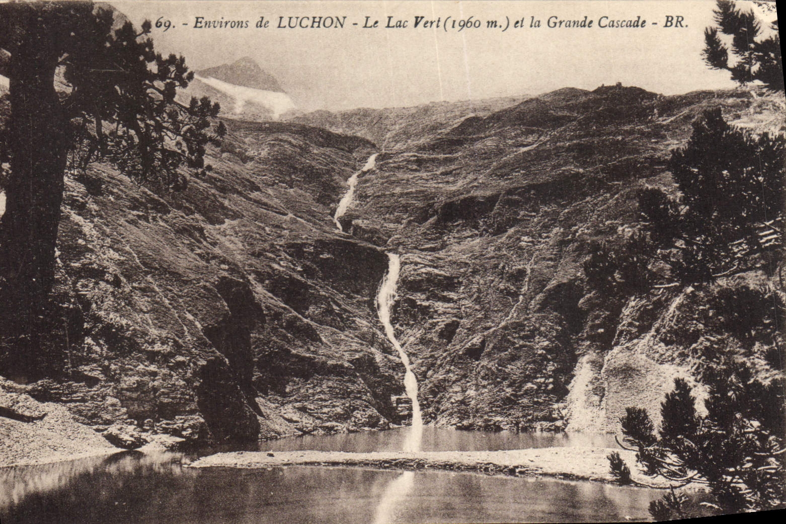 CPA Environs de Luchon Le Lac et la Grande Cascade 