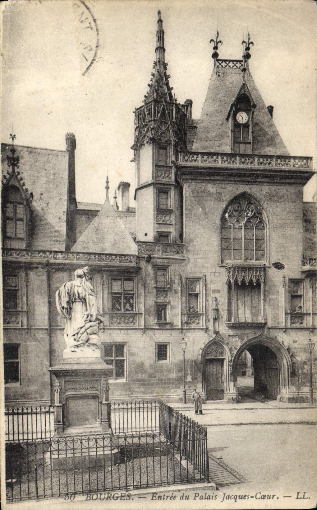 CPA Bourges Entree du Palais Jacques Coeur 