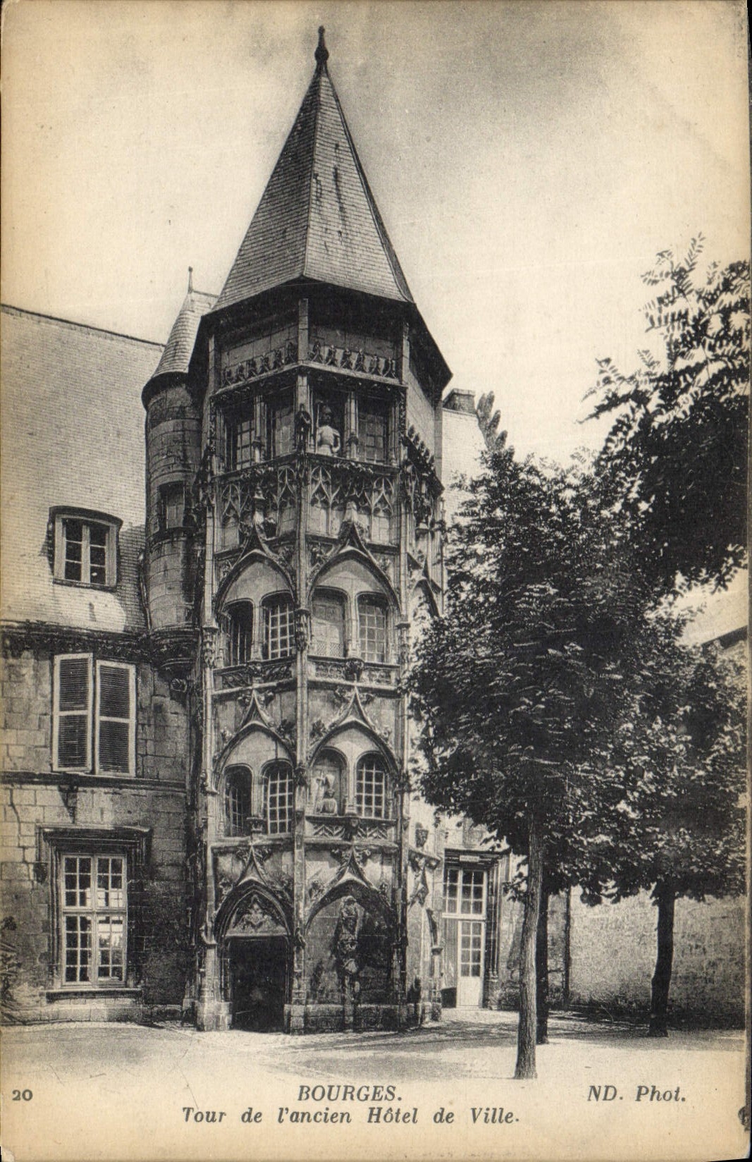 CPA Bourges Tour de l'Ancien Hotel de Ville 
