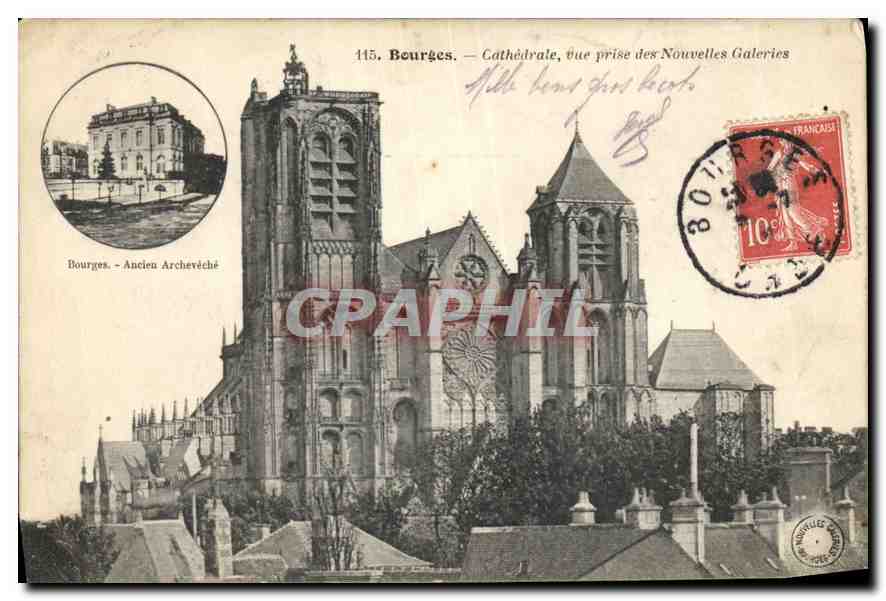 CPA Bourges Cathedrale vue prise des Nouvelles Galeries Ancien archeveche