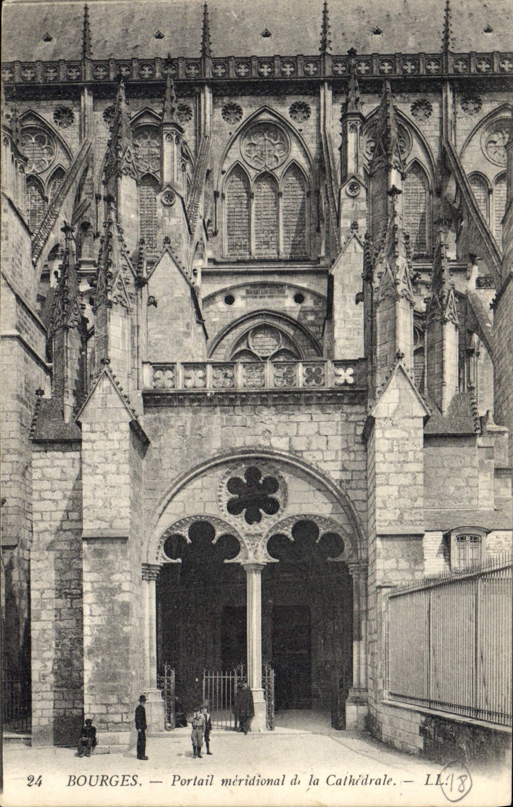 CPA Bourges Portail meridional de la Cathedrale 