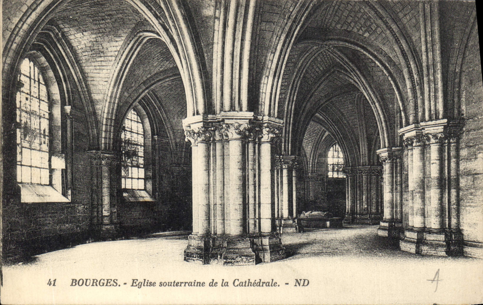 CPA Bourges Eglise souterraine de la Cathedrale 