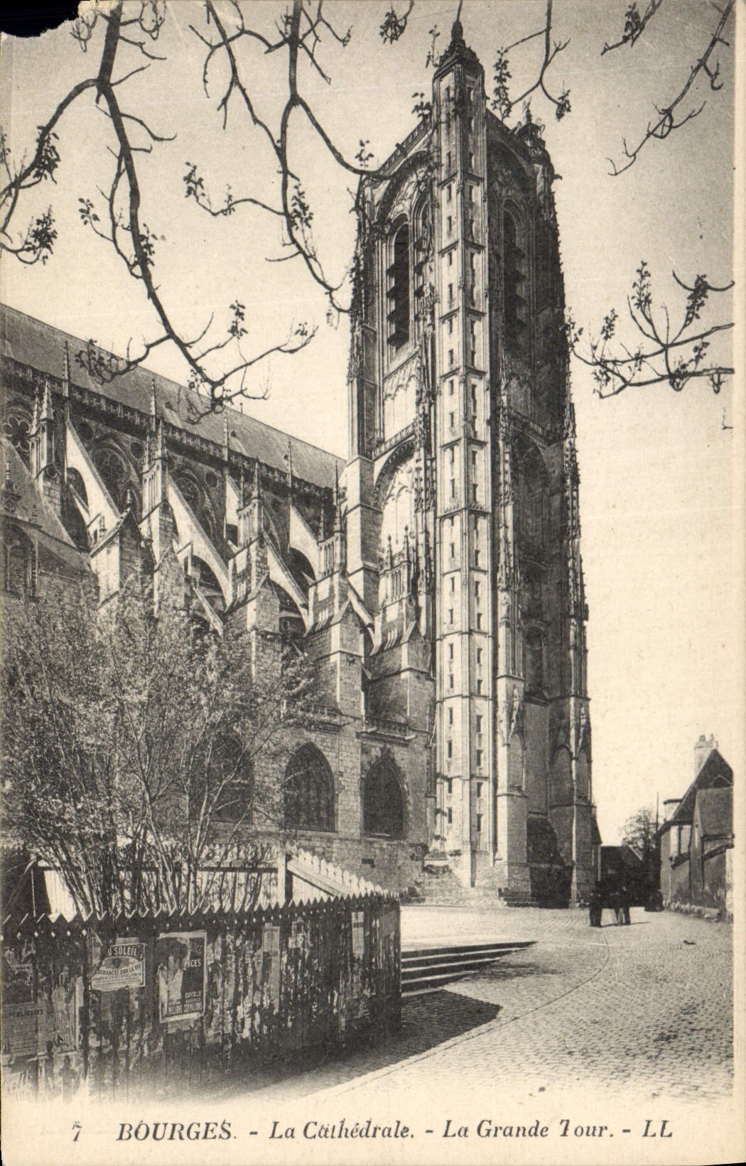 CPA Bourges La Cathedrale La Grande Tour 