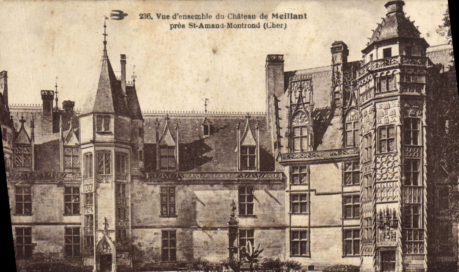 CPA Vue d'ensemble du Chateau de Meillant pres St Amand Montrond Cher 