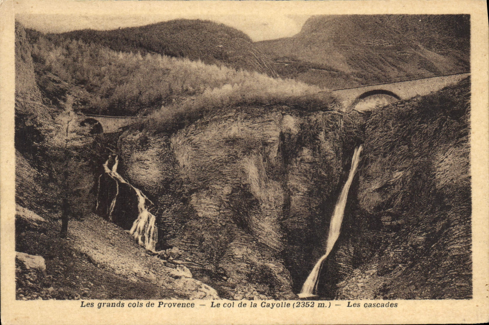 Les grands cols de Provence — Le col de la Cayolle (2352 m.) — Les cascades