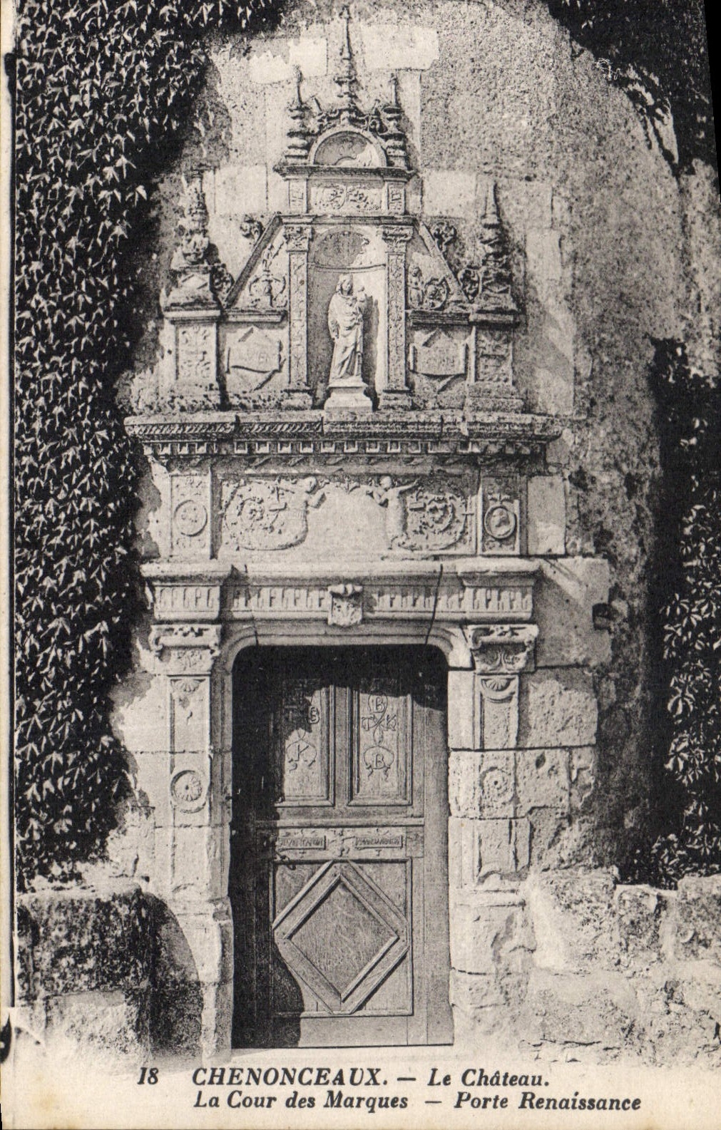 CPA Chenonceaux Le Chateau La Cour des Marques Porte Renaissance 
