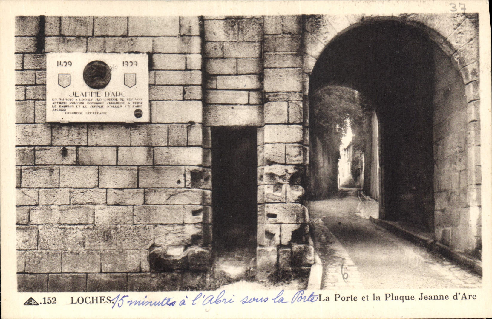 CPA Loches La Porte et la Plaque Jeanne d'Arc 
