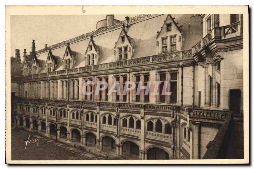 Château de Pierrefonds — Colonnade de la Cour d'Honneur — Éditions d'Art Yvon