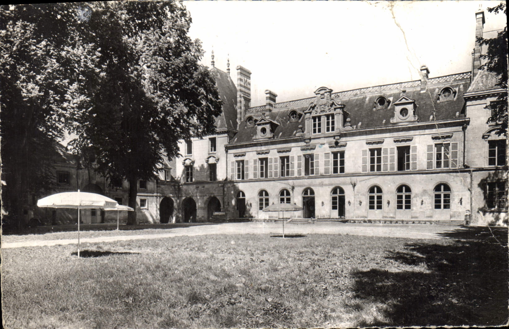 Château d'Aramont — Colombie de Vacances de l'Entraide Coopérative — Éditions Mage, 15 rue de l'Aqueduc, Verberie (Oise)