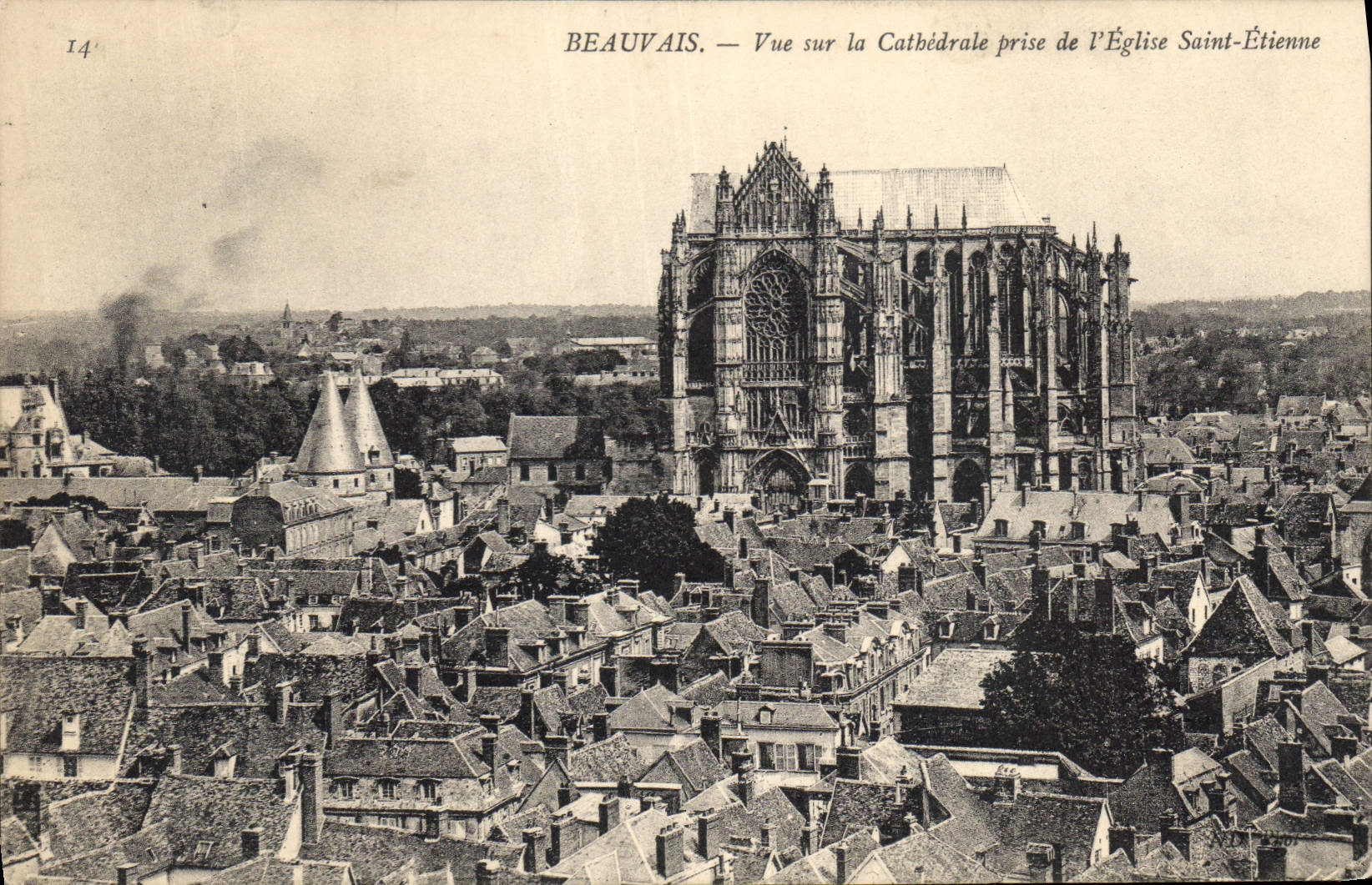 CPA Beauvais Vue sur la Cathedrale prise de l'Eglise Saint Etienne 