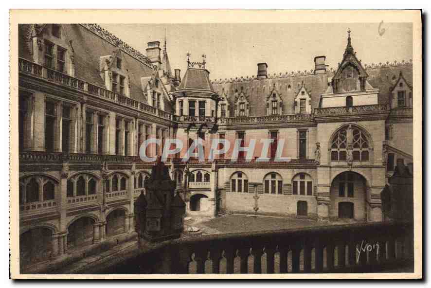 Château de Pierrefonds (Oise) — La Cour d'Honneur — Les Éditions d'Art TVQ, Paris