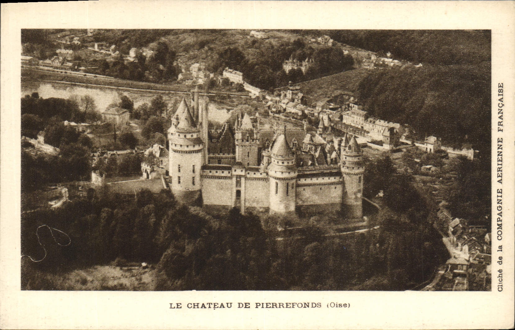 Schloss Pierrefonds (Oise) — Luftbild — Foto der französischen Luftfahrtgesellschaft
