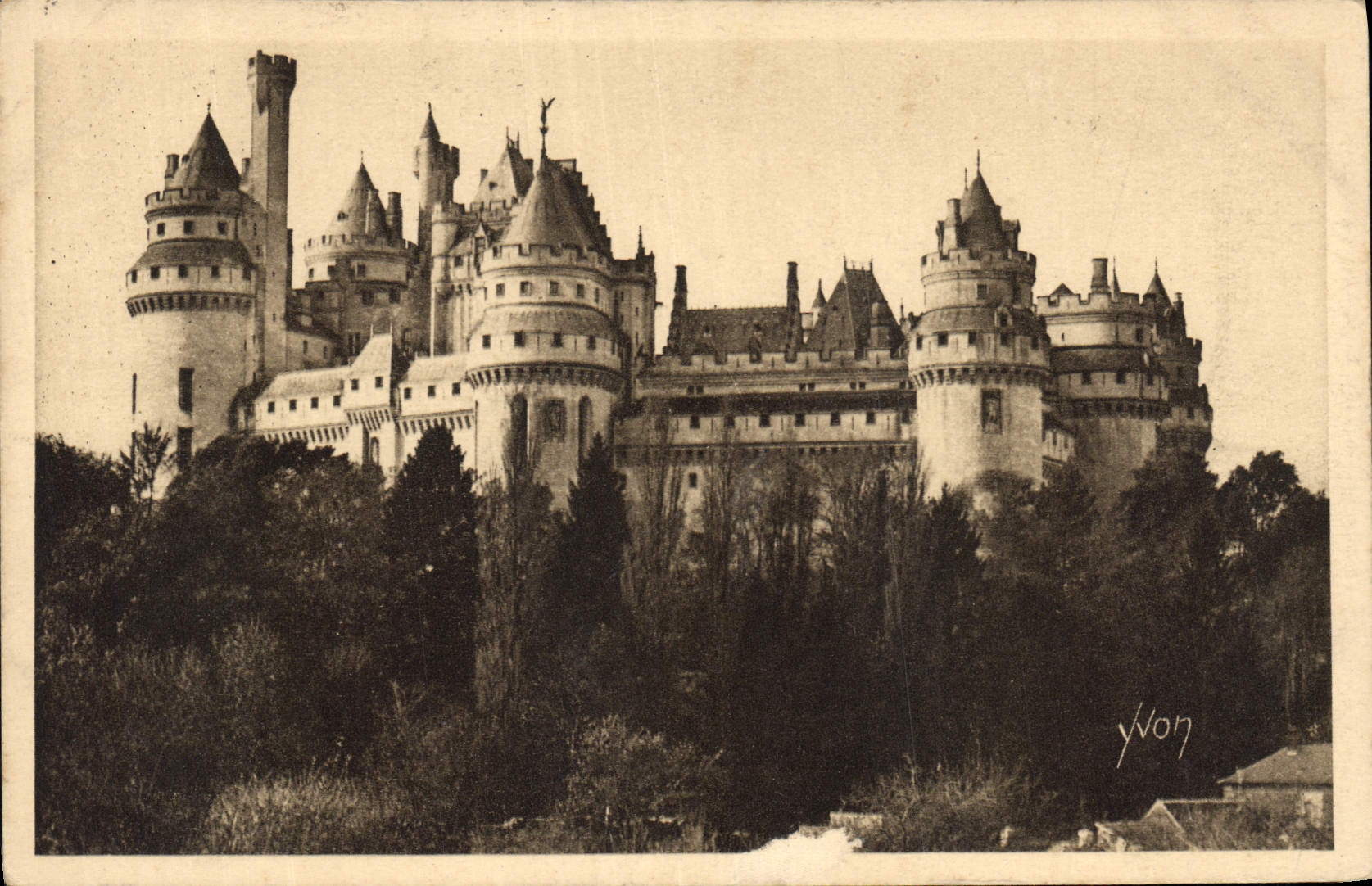 Château de Pierrefonds — Côté Est — Éditions d'Art YVON