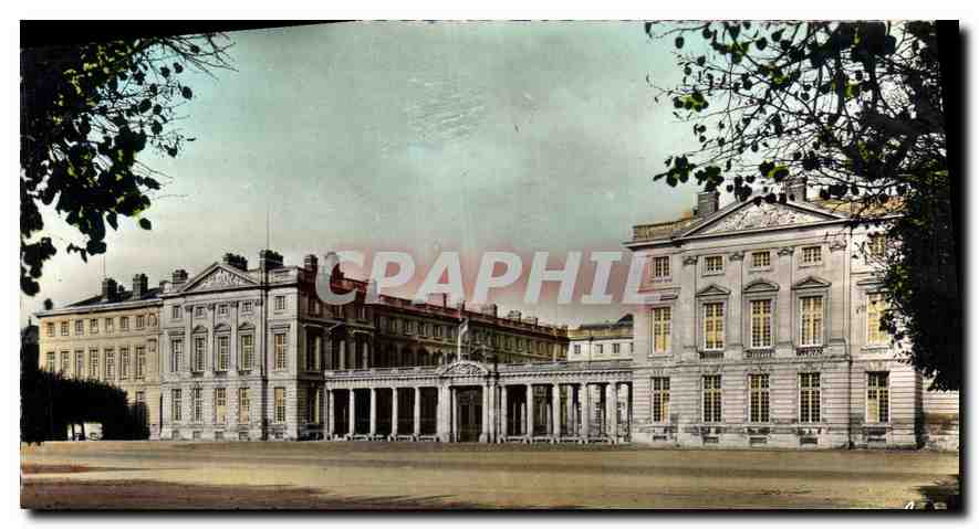 CPA Le Chateau de Compiegne Facade sur la Place du Palais 