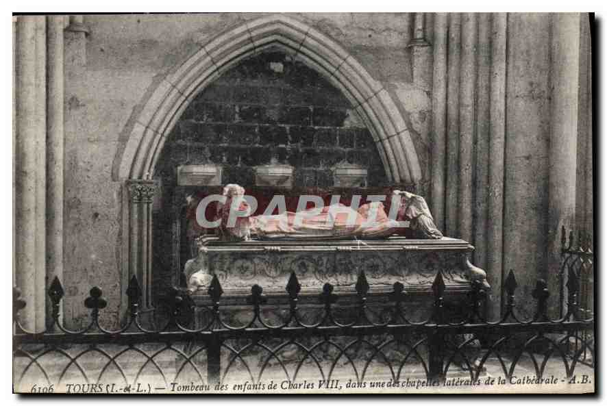 CPA Tours Tombeau des enfants de Charles VIII dans une des chapelles de la cathedrale