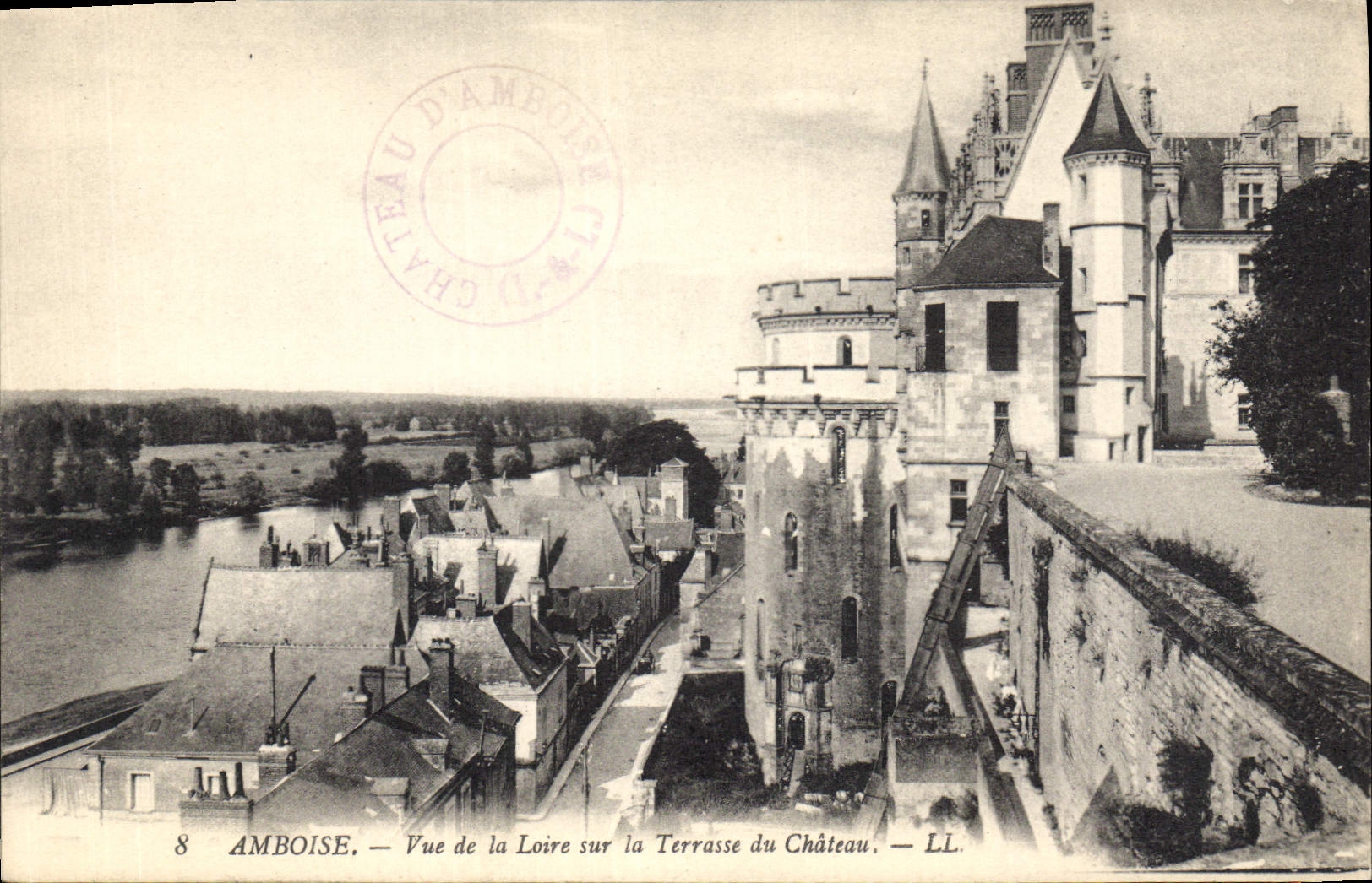 CPA Amboise Vue de la Loire sur la Terrasse du Chateau 