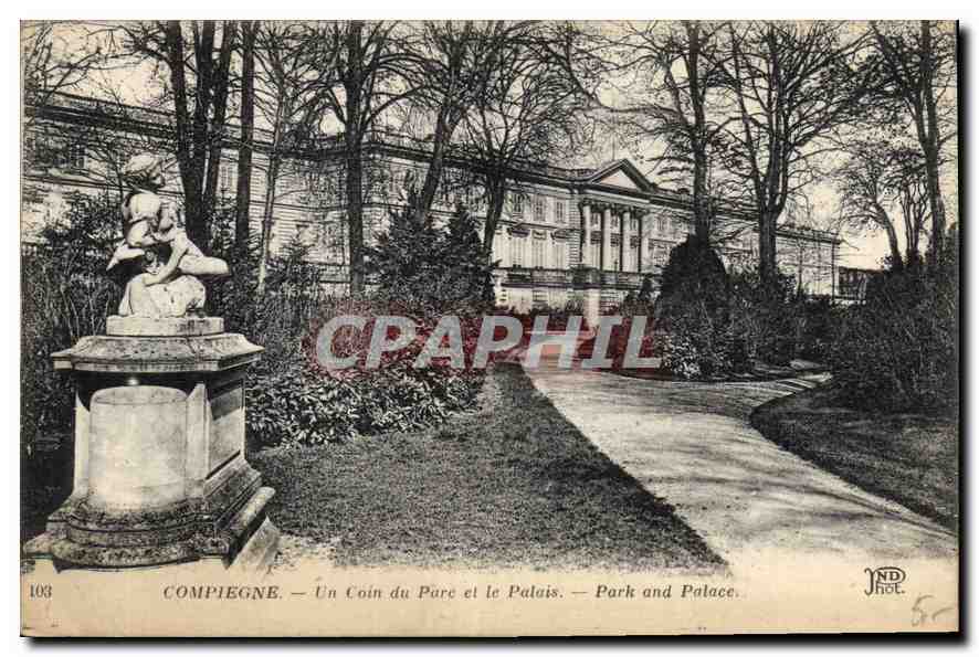 CPA Compiegne Un Coin du Parc et le Palais 