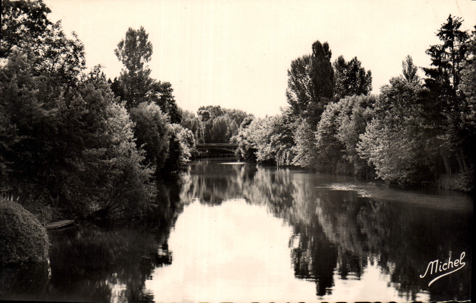 CPA Brive La Gaillarde La Correze au Pont du Buis 