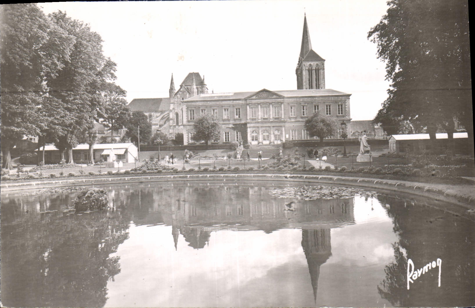 Lisieux (Calvados) — Bassin im öffentlichen Garten — Éditions d'Art Raymon