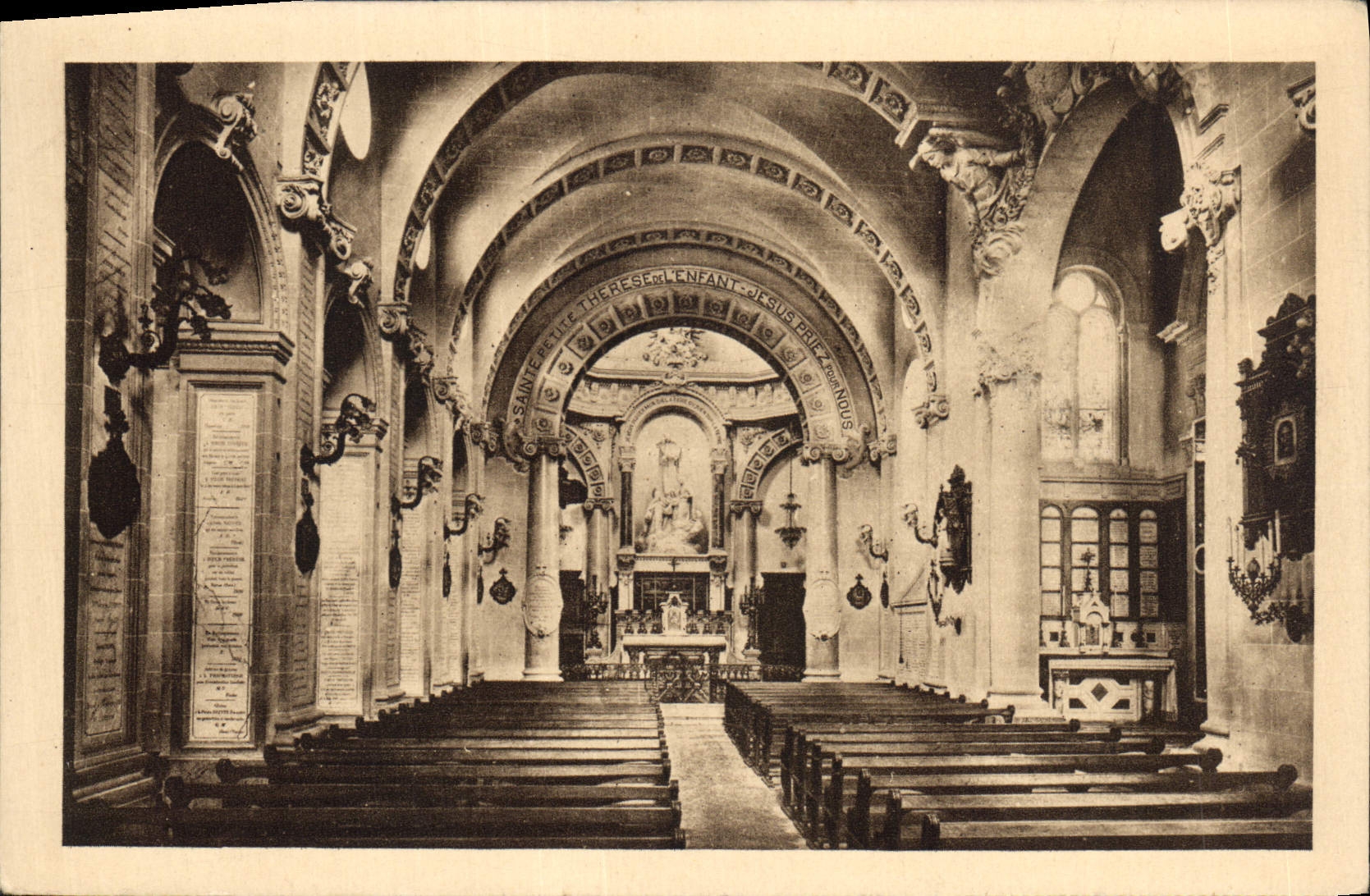 Intérieur de la chapelle des Carmélites de Lisiieux — éditeur CPAPHIL, n°4