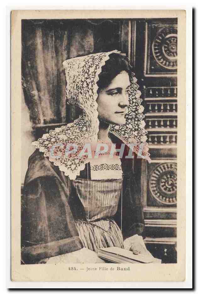 jeune fille de Baud coiffe bretonne bonnet folklore femme broderie embroidery headdress costume animation CPA