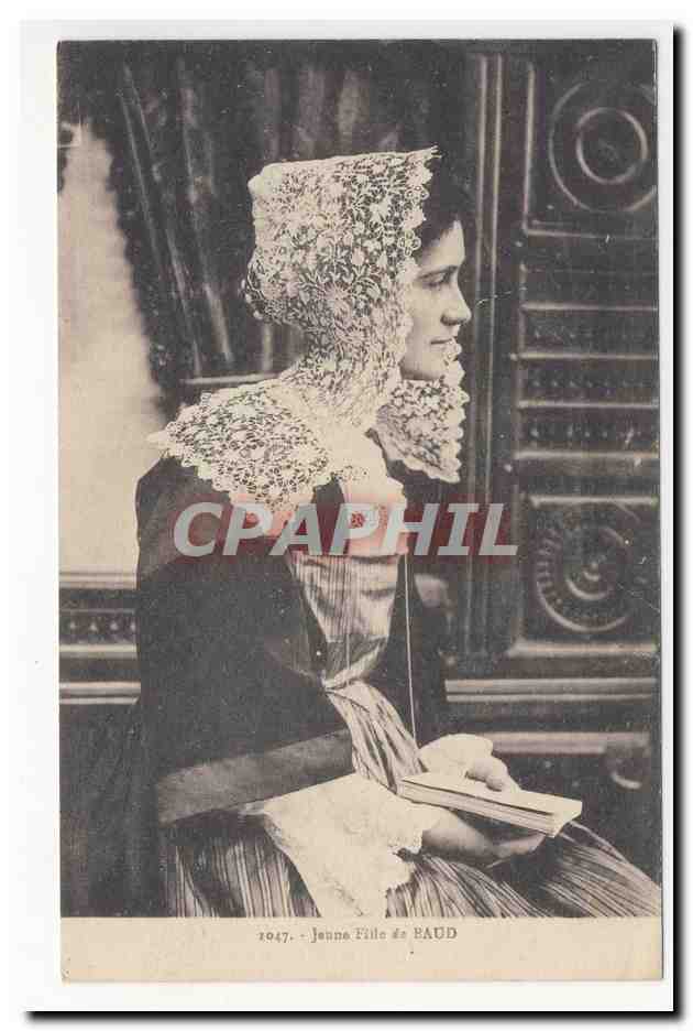 jeune fille de Baud coiffe bretonne bonnet folklore femme broderie embroidery headdress costume animation CPA