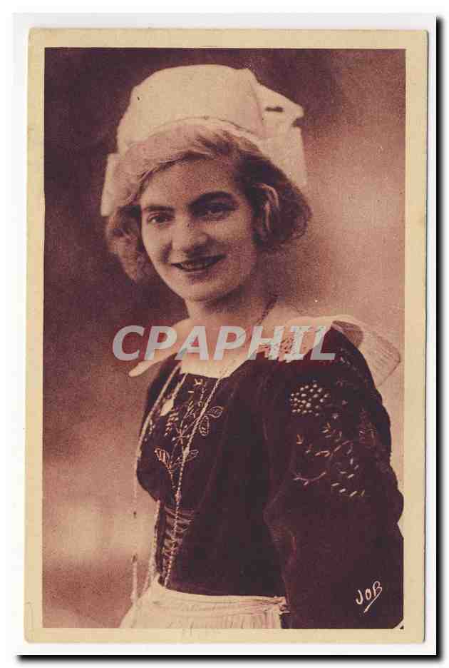 Fouesnantaise fille de Quimper coiffe bretonne bonnet folklore broderie embroidery headdress costume animation CPA