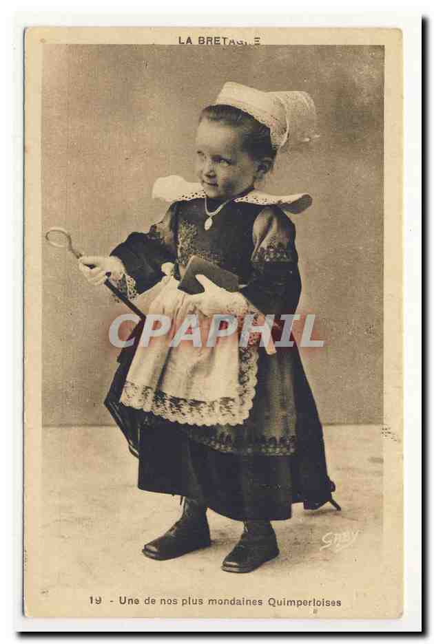 fillette de Quimper coiffe bretonne bonnet folklore broderie embroidery headdress costume animation CPA