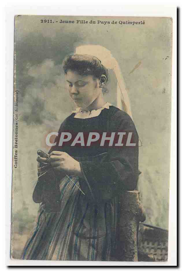 jeune fille Quimperle tricot costume coiffe bretonne bonnet folklore broderie embroidery headdress animation CPA