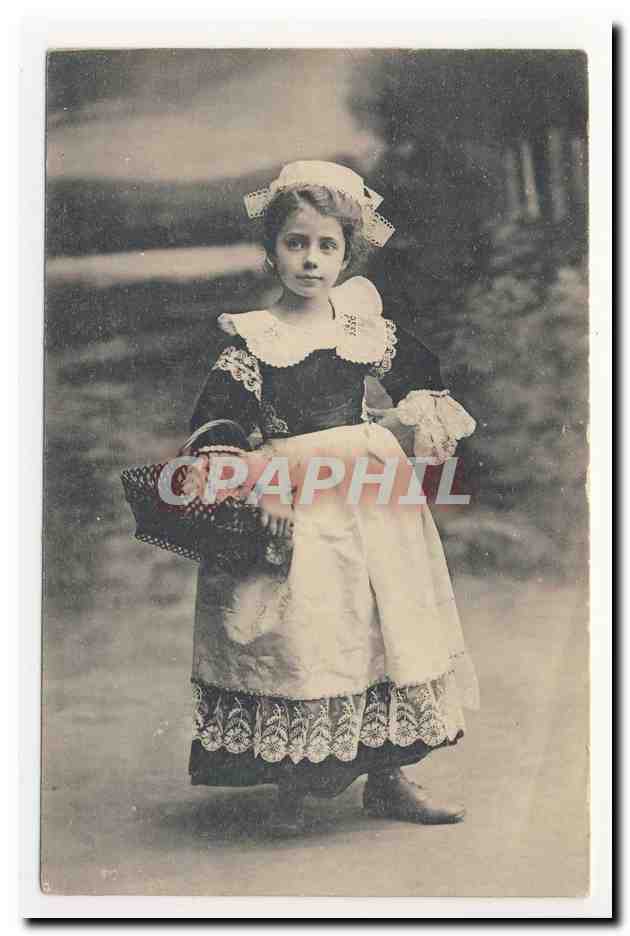 demoiselle panier costume coiffe bretonne bonnet folklore broderie embroidery headdress animation CPA