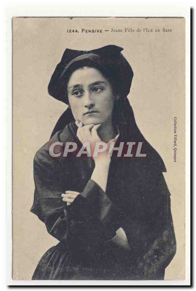 Ile de Sein Pensive jeune fille coiffe bretonne bonnet folklore broderie embroidery headdress costume animation TOP CPA