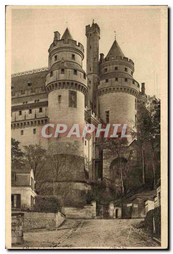 CPA La Douce France Chateau de Pierrefonds l'Arrivee au chateau 