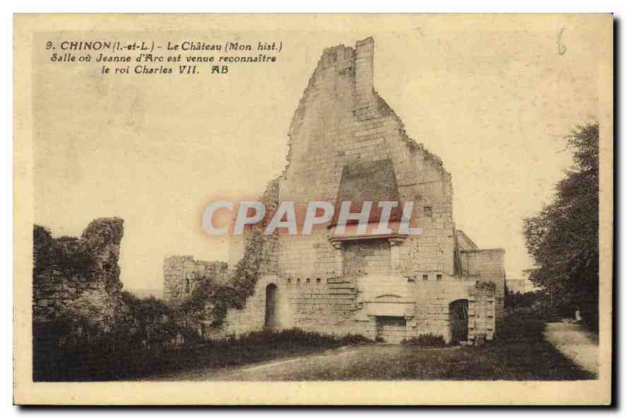 CPA Chinon I et L le Chateau Mon hist salle au Jeanne d'Arc est venue reconnaitre le roi Charles VII