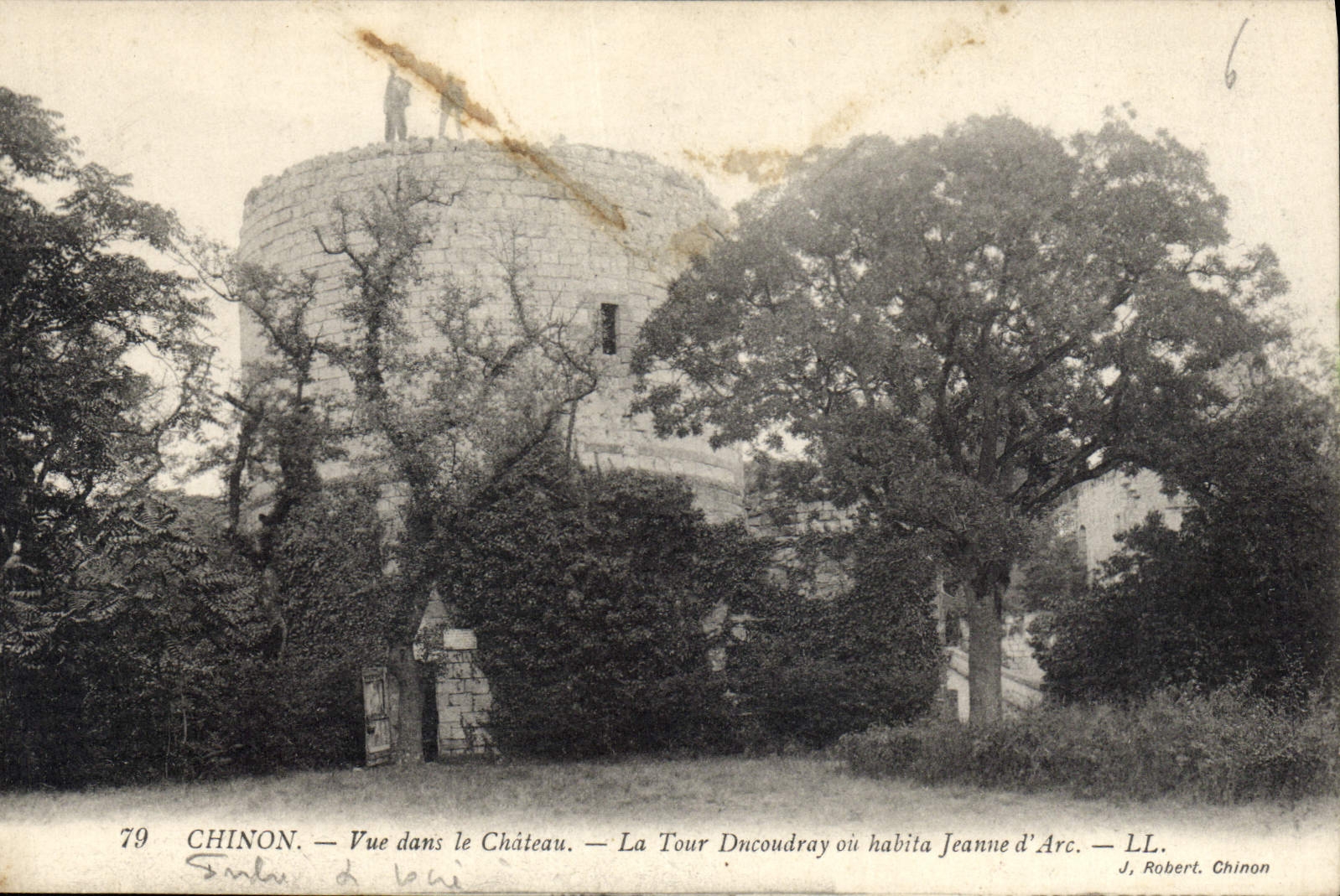 CPA Chinon vue dans le Chateau la tour Ducoudray ou habita Jeanne d'Arc 