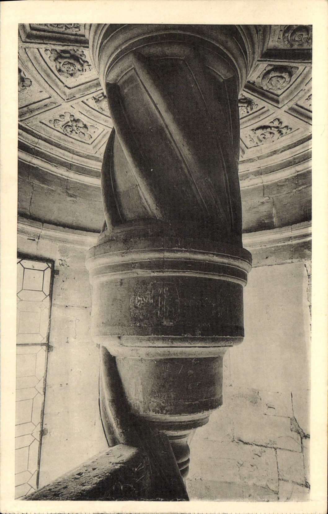 CPA Tours Cloitre de la Cathedrale Torsade de l'Escalier 