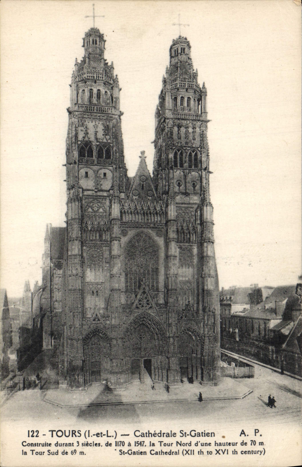 CPA Tours I et L Cathedrale St gatien construit durant 3 siecle de 1170 a 1547 