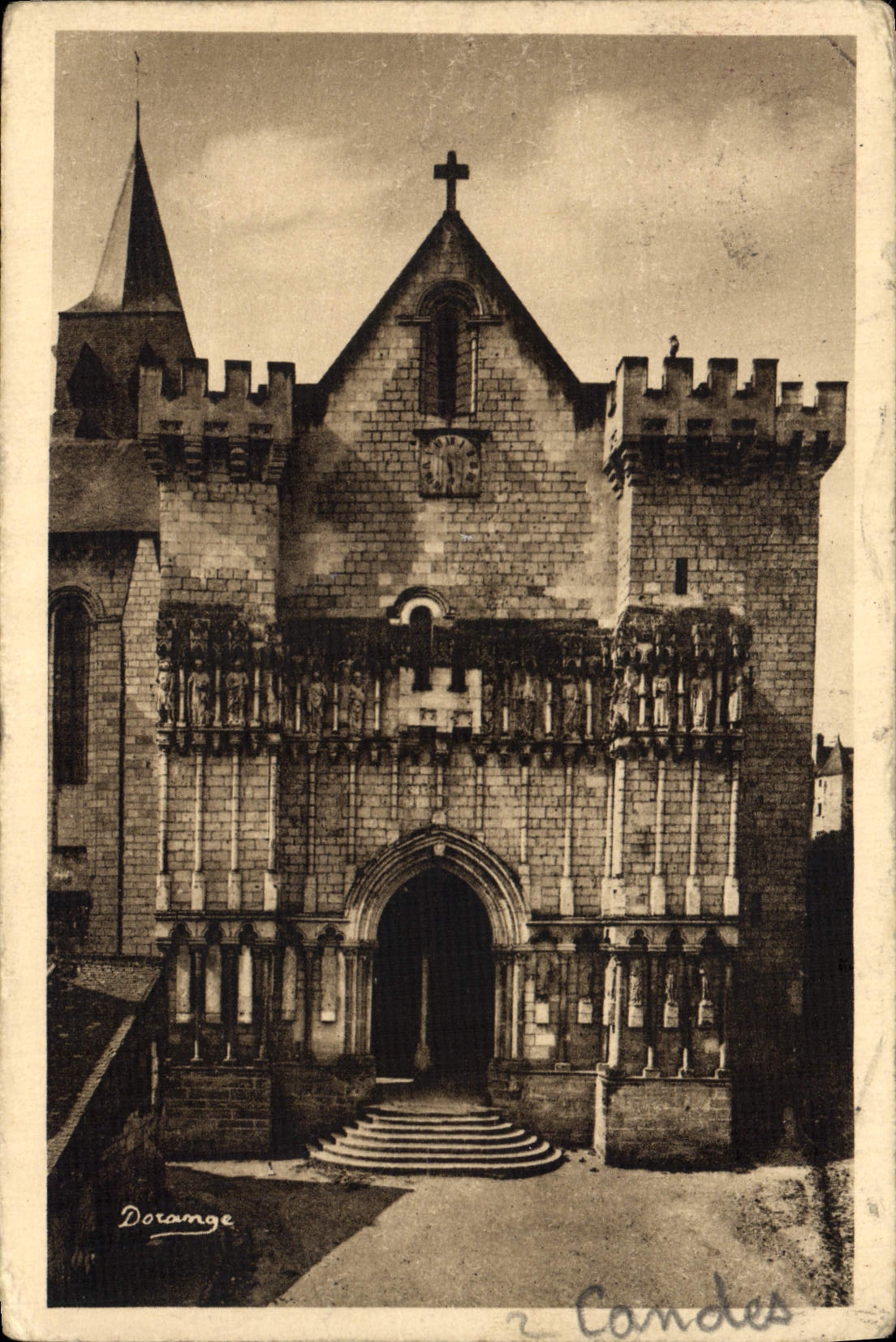 CPA Candes I et L l'eglise Commencee en 1175 achevee en 1215 Cote Nord 