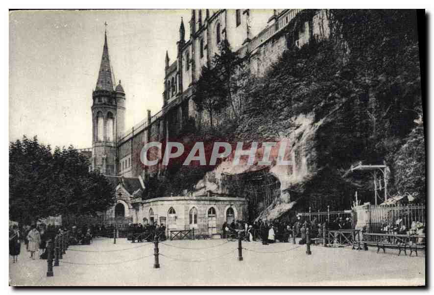 CPA Les Hautes Pyrenees Lourdes la Grotte et la Basilique 